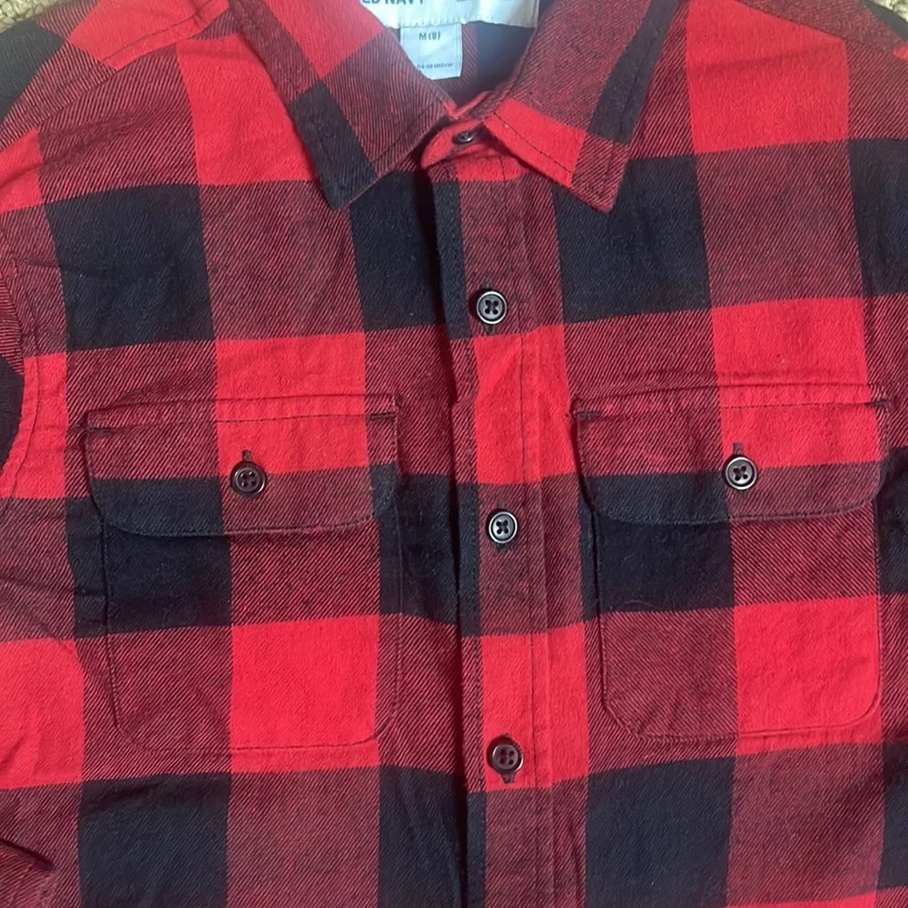 Old Navy built in flex size medium (8) shirt. Great condition!
